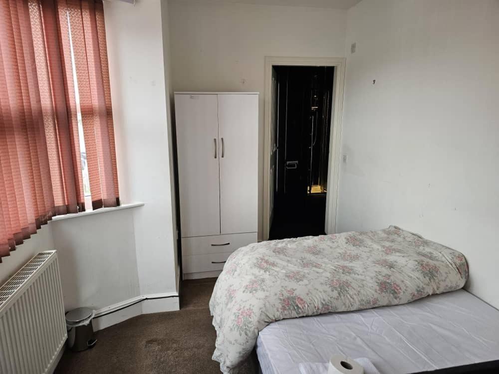Available Rooms At Buckingham Road 동커스터 외부 사진