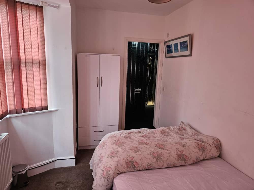 Available Rooms At Buckingham Road 동커스터 외부 사진