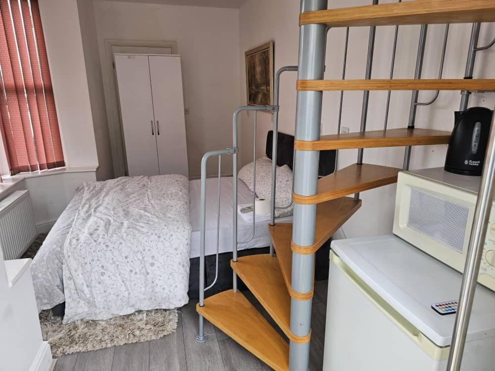 Available Rooms At Buckingham Road 동커스터 외부 사진