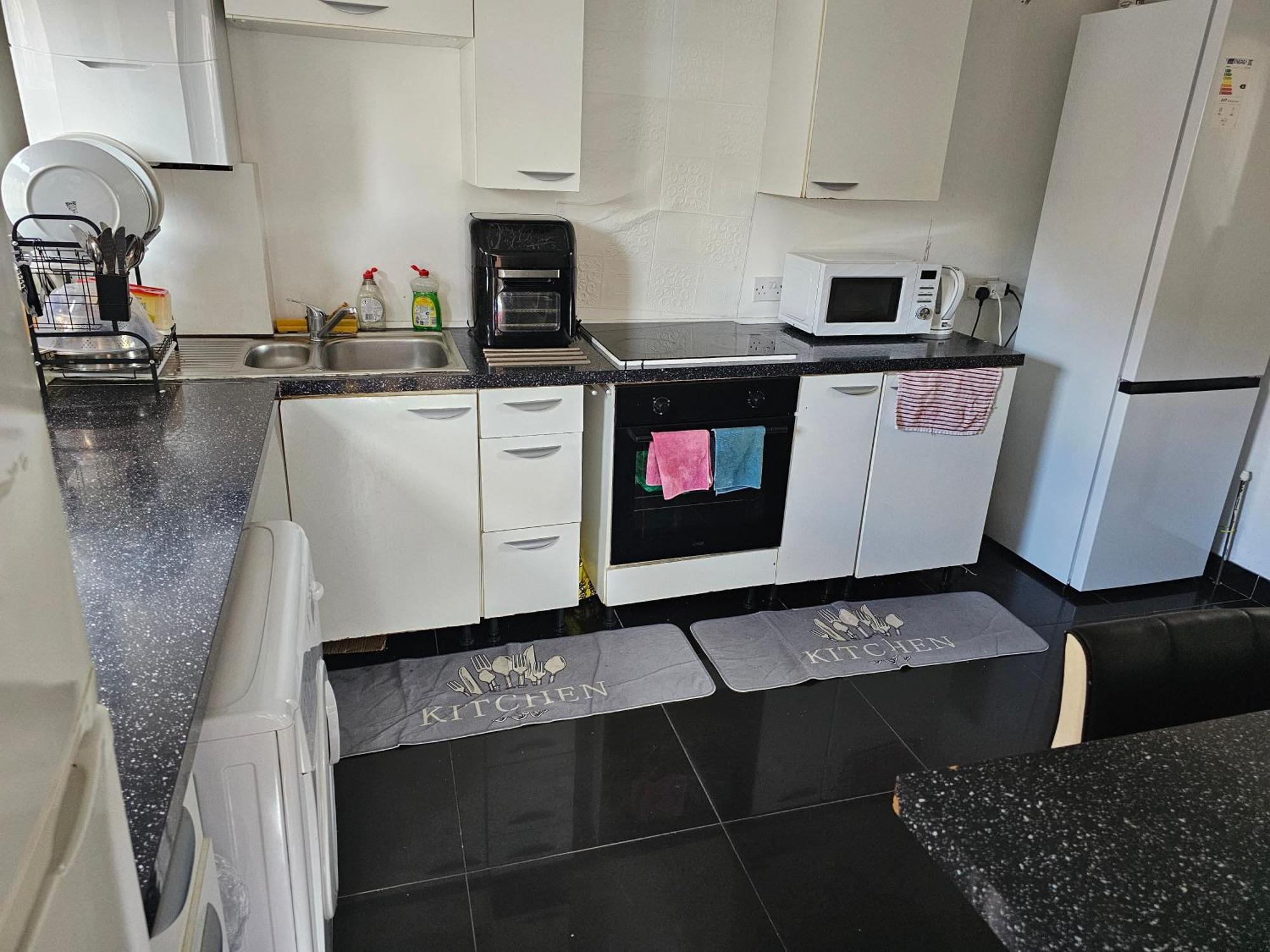 Available Rooms At Buckingham Road 동커스터 외부 사진