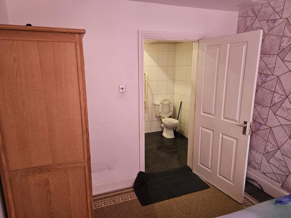 Available Rooms At Buckingham Road 동커스터 외부 사진