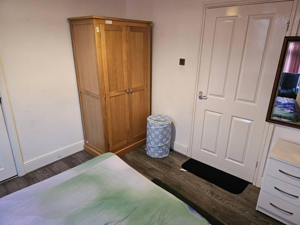 Available Rooms At Buckingham Road 동커스터 외부 사진