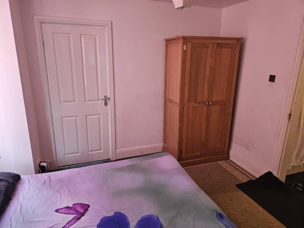 Available Rooms At Buckingham Road 동커스터 외부 사진