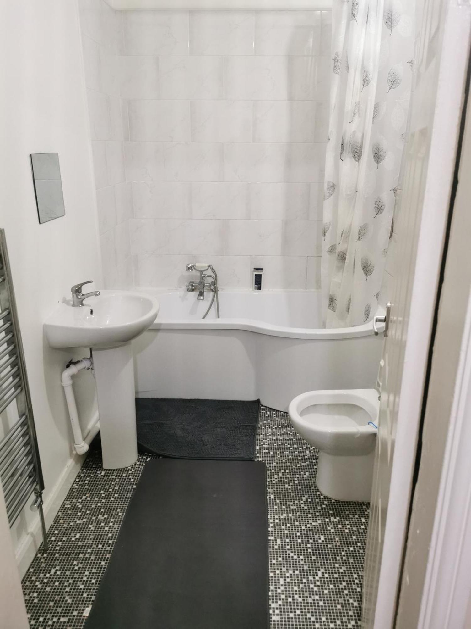 Available Rooms At Buckingham Road 동커스터 외부 사진