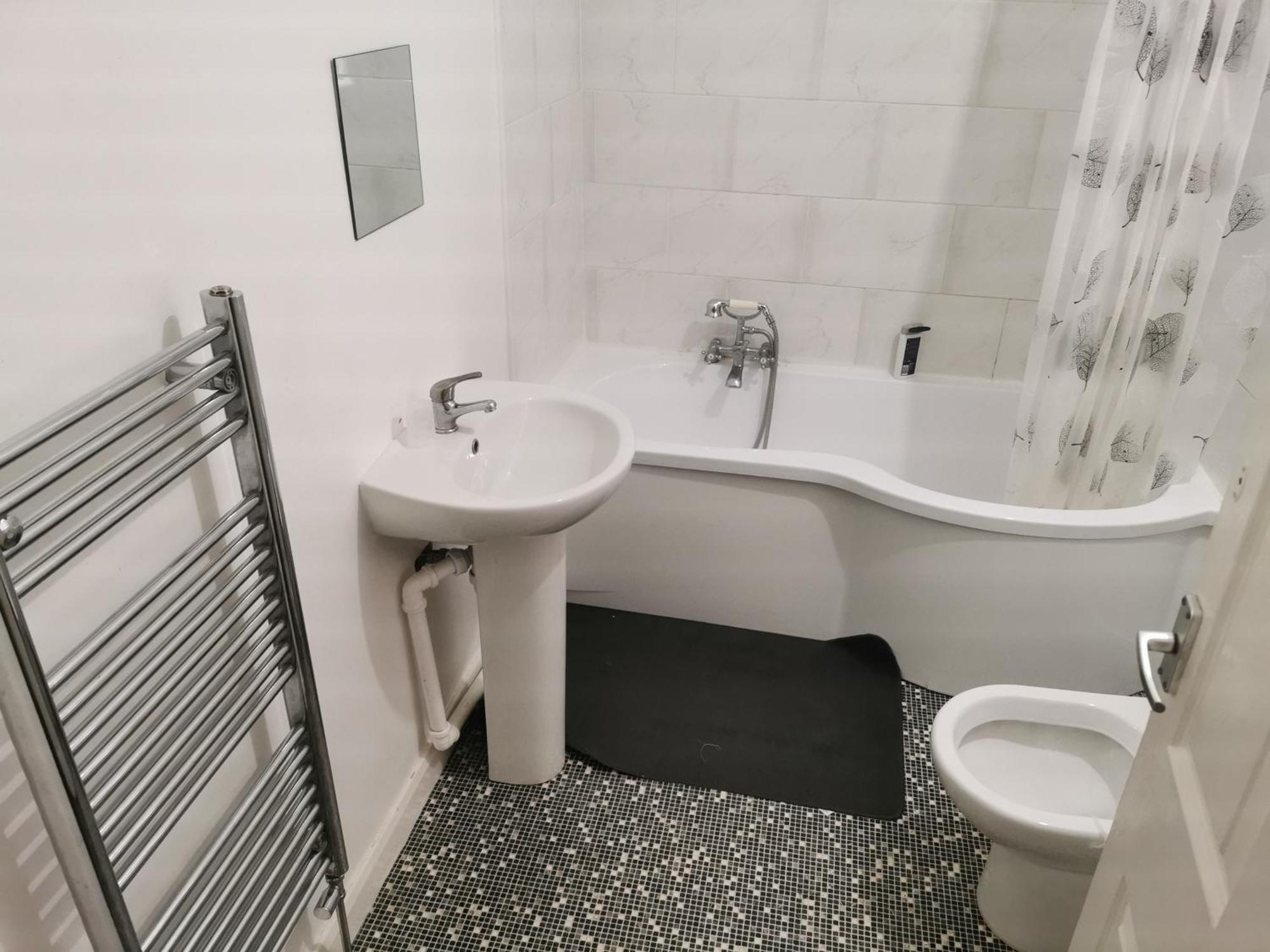 Available Rooms At Buckingham Road 동커스터 외부 사진