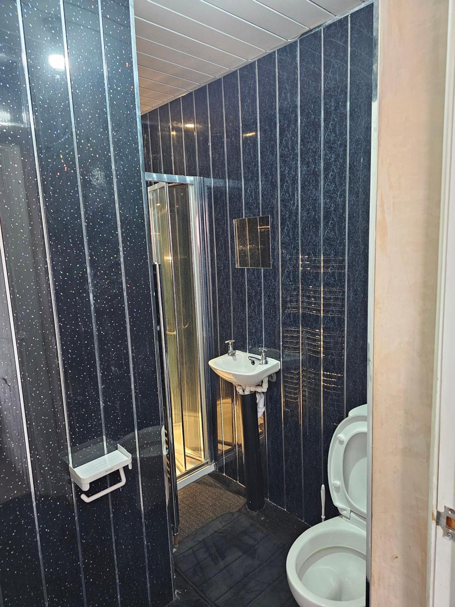 Available Rooms At Buckingham Road 동커스터 외부 사진
